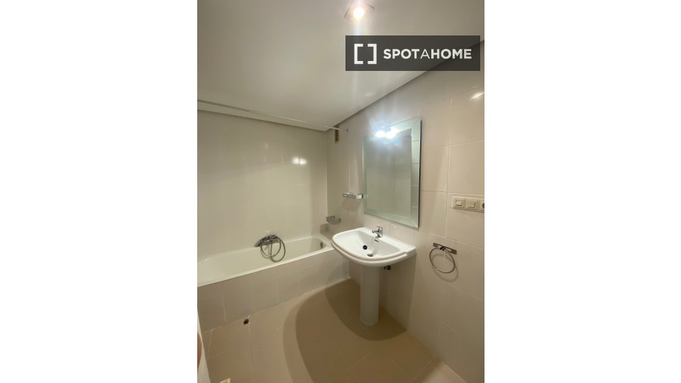 Double room Valencia, 5 beds, 150m² — photo 2