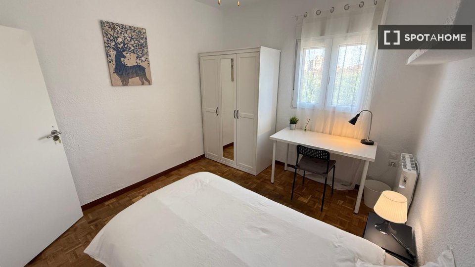 Double room Madrid, 4 beds — photo 22