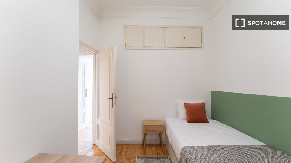 Double room Madrid, 6 beds — photo 1