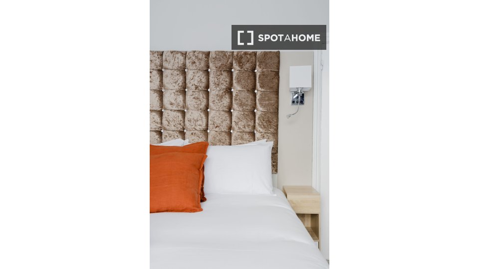 Apartment London, 2 beds — photo 13