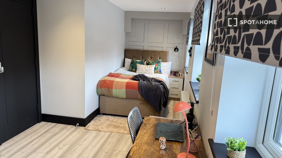 Double room London, 6 beds, 147m² — photo 13