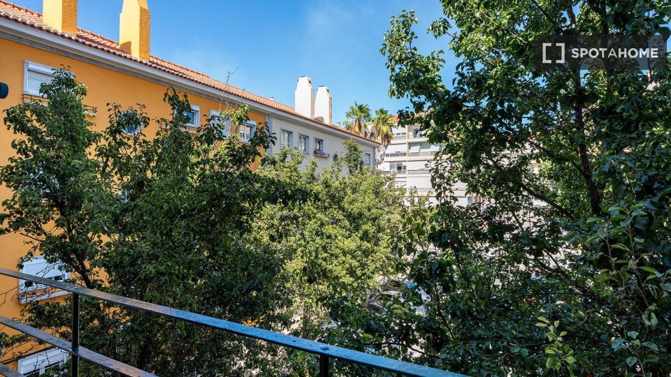 Double room Lisbon, 5 beds — photo 34