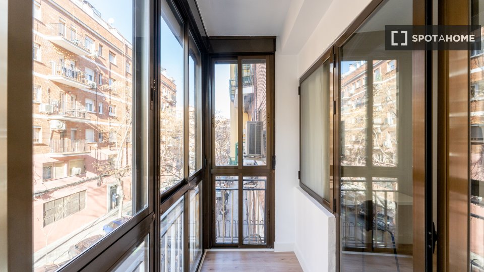Double room Madrid, 5 beds — photo 12
