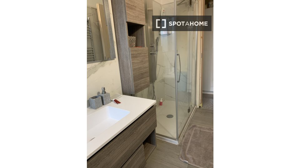 Double room Milan, 2 beds, 70m² — photo 12