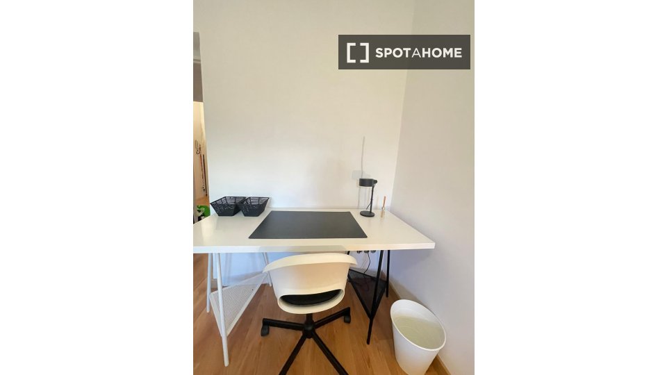 Double room Madrid, 3 beds — photo 18