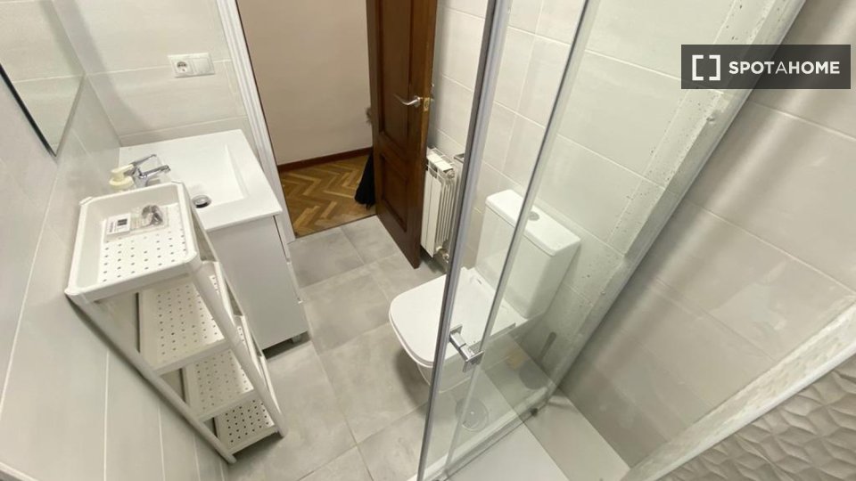 Double room Madrid, 4 beds — photo 16