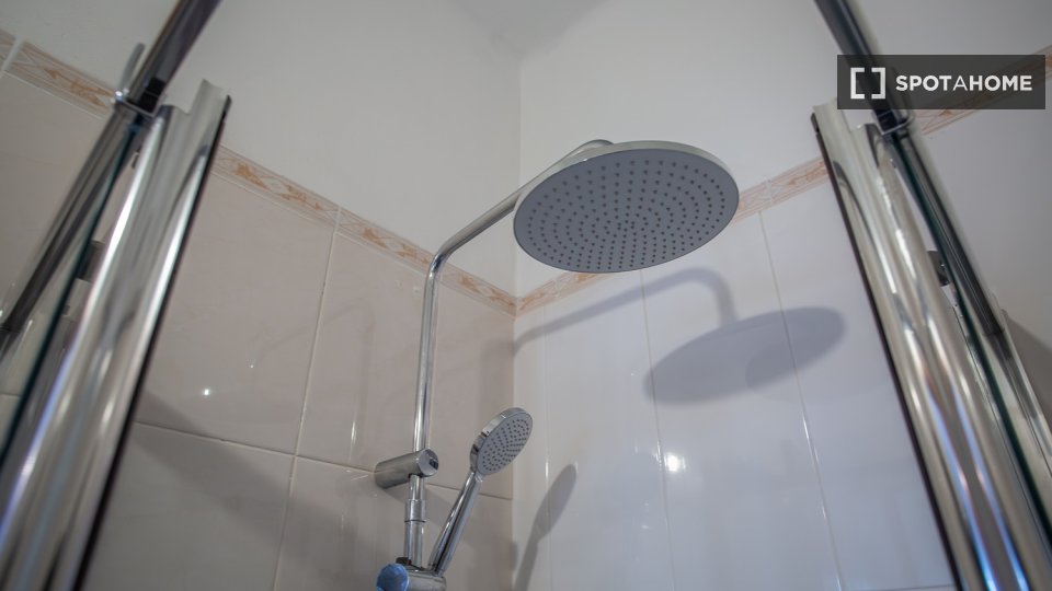 Double room Lisbon, 4 beds — photo 40