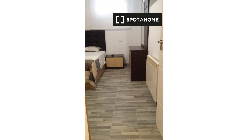 Double room Madrid, 3 beds, 68m² — photo 11