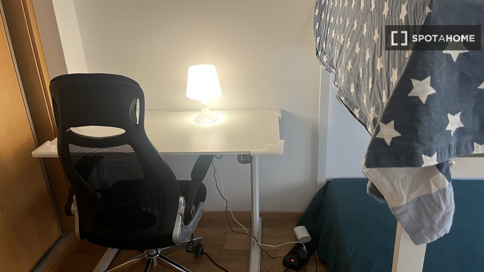 Double room Lisbon, 3 beds, 95m² — photo 13