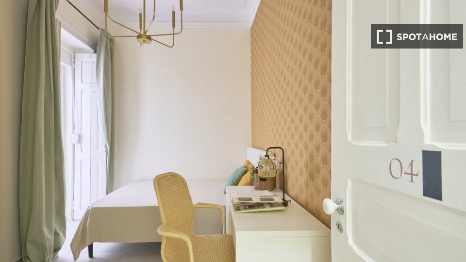 Double room Lisbon, 5 beds — photo 14