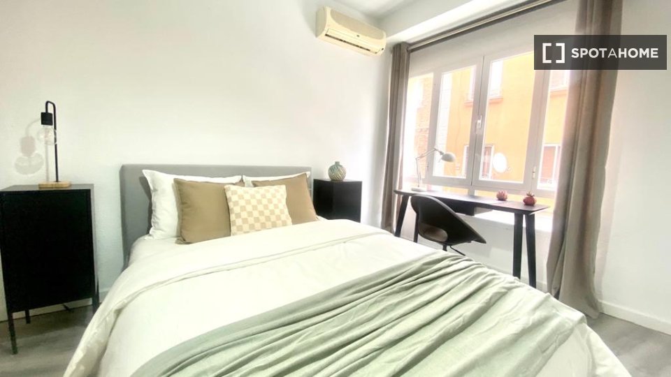 Double room Madrid, 5 beds — photo 13