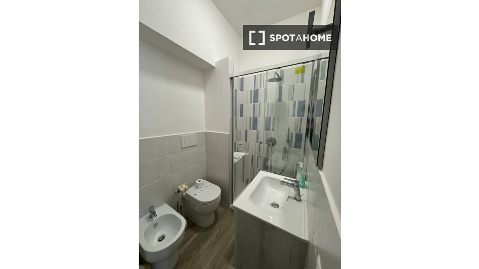 Double room Rome, 3 beds, 90m² — photo 11