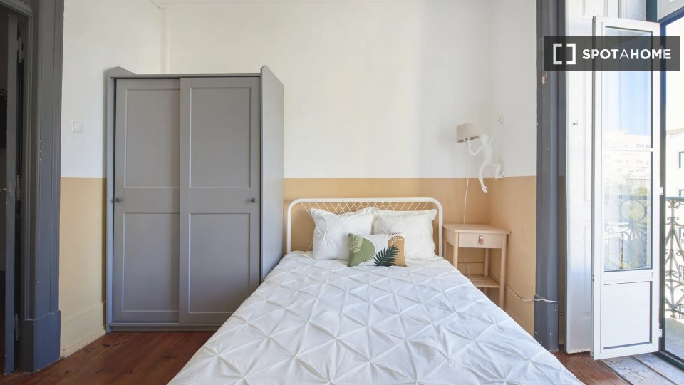Double room Lisbon, 6 beds — photo 12