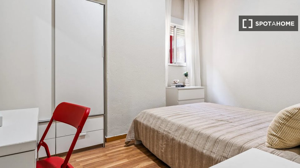Double room Lisbon, 4 beds — photo 11
