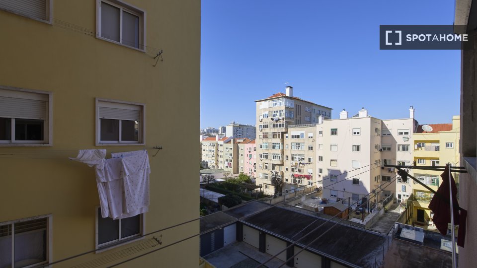 Double room Lisbon, 5 beds — photo 4