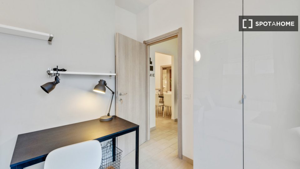 Double room Milan, 3 beds, 60m² — photo 8