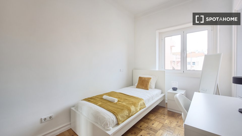 Double room Lisbon, 9 beds — photo 20
