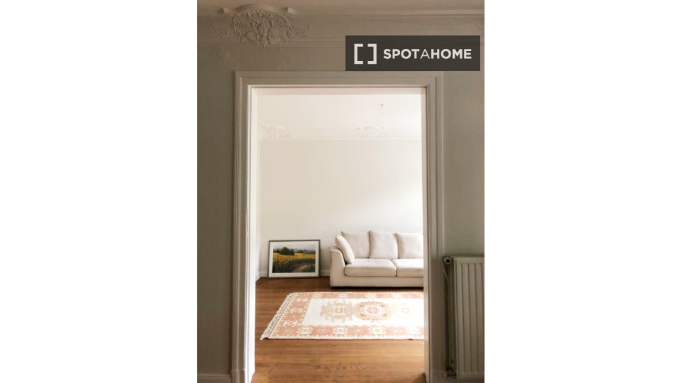 Apartment Hamburg, 2 beds, 85m² — photo 3