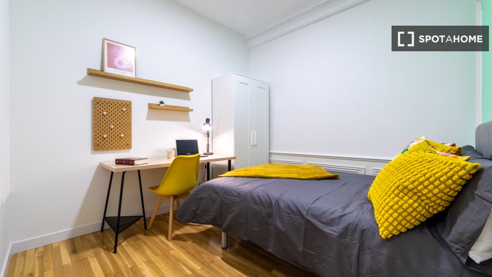 Double room Madrid, 13 beds, 301m² — photo 2