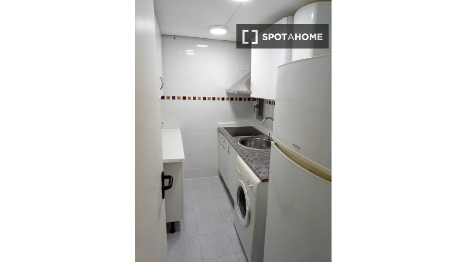 Double room Madrid, 3 beds, 50m² — photo 11