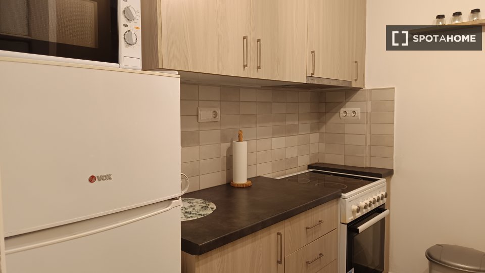 Double room Athens, 4 beds, 97m² — photo 9