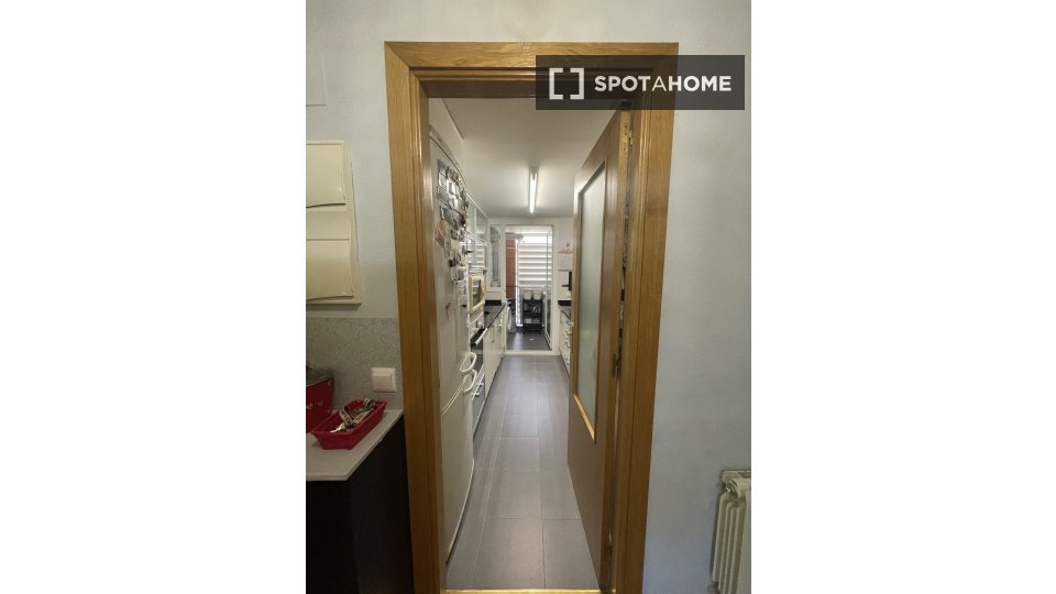 Double room Madrid, 1 bed, 90m² — photo 15