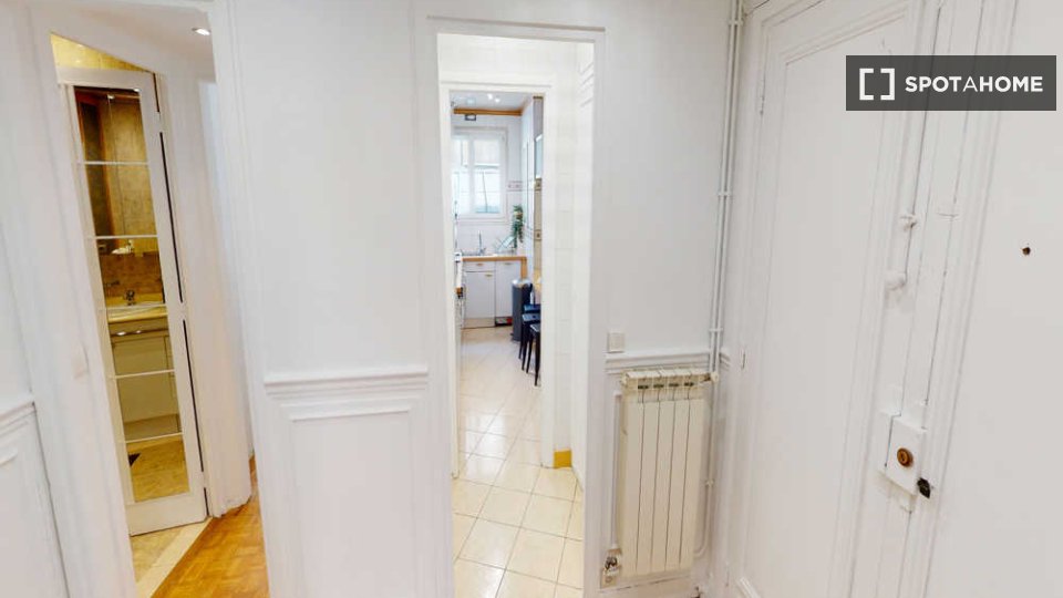 Double room Paris, 3 beds, 60m² — photo 5