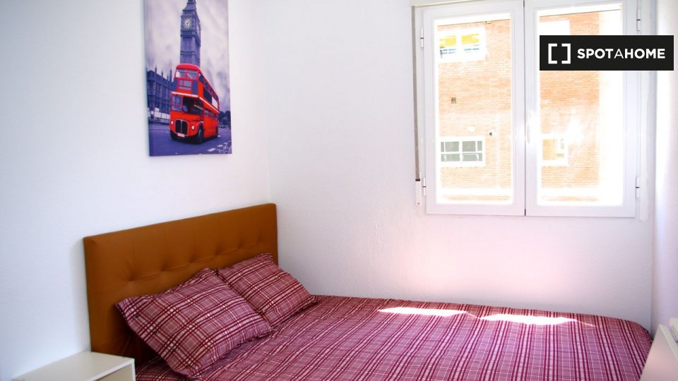 Double room Madrid, 5 beds, 140m² — photo 1