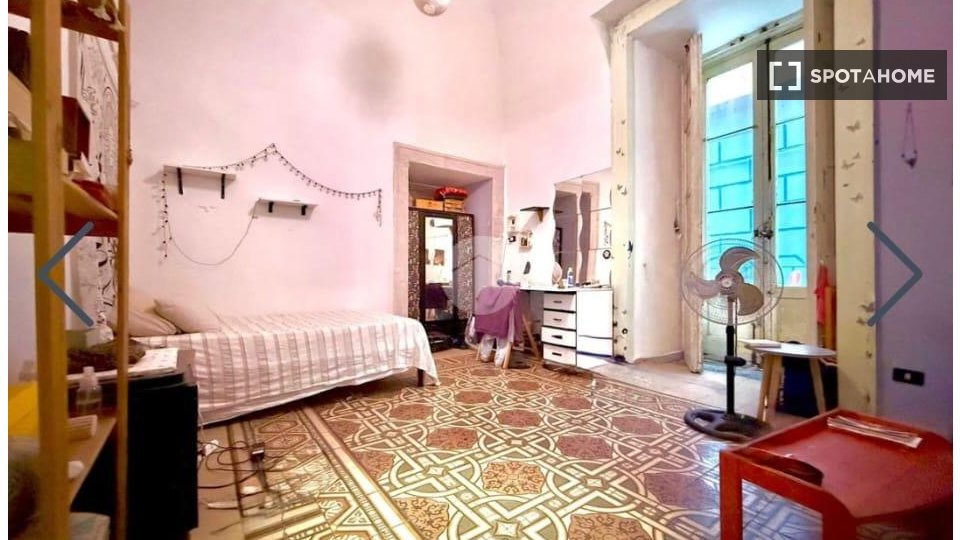 Double room Naples, 3 beds — photo 4