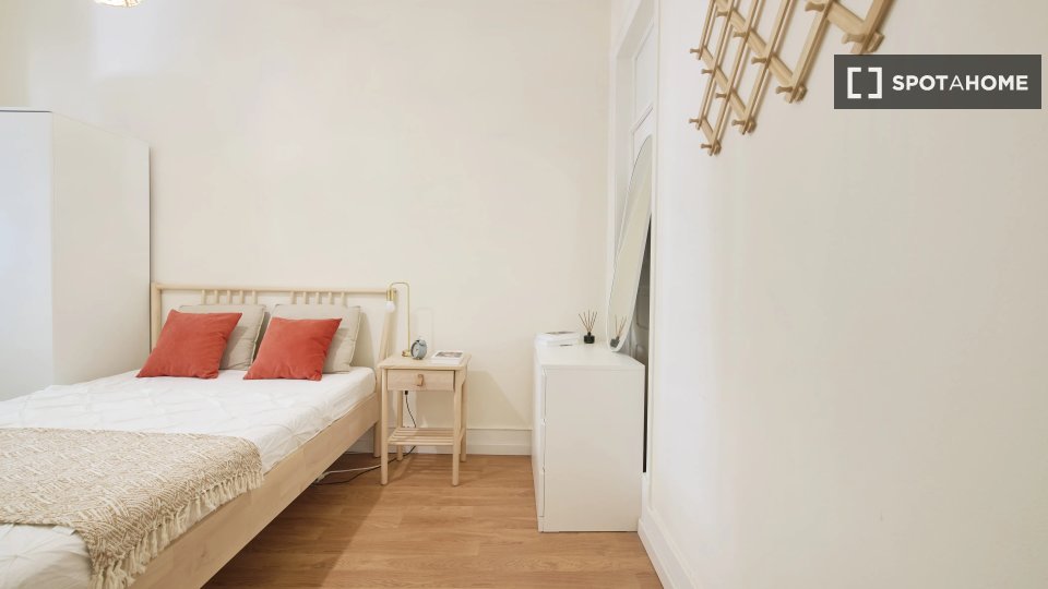 Double room Lisbon, 6 beds — photo 11