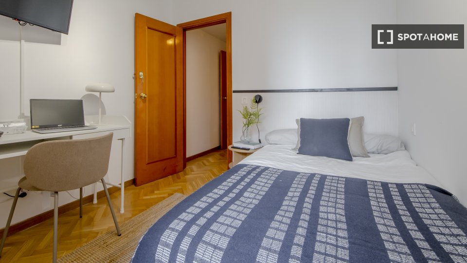 Double room Madrid, 6 beds, 150m² — photo 4