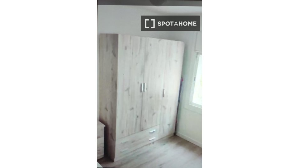 Double room Barcelona, 3 beds, 50m² — photo 2