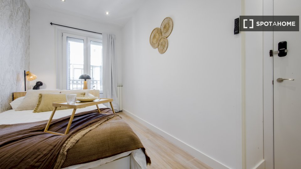 Camera in appartamento condiviso con 9 posti letto, Recoletos, Madrid - in Madrid