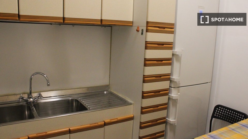 Double room Milan, 2 beds, 11m² — photo 5