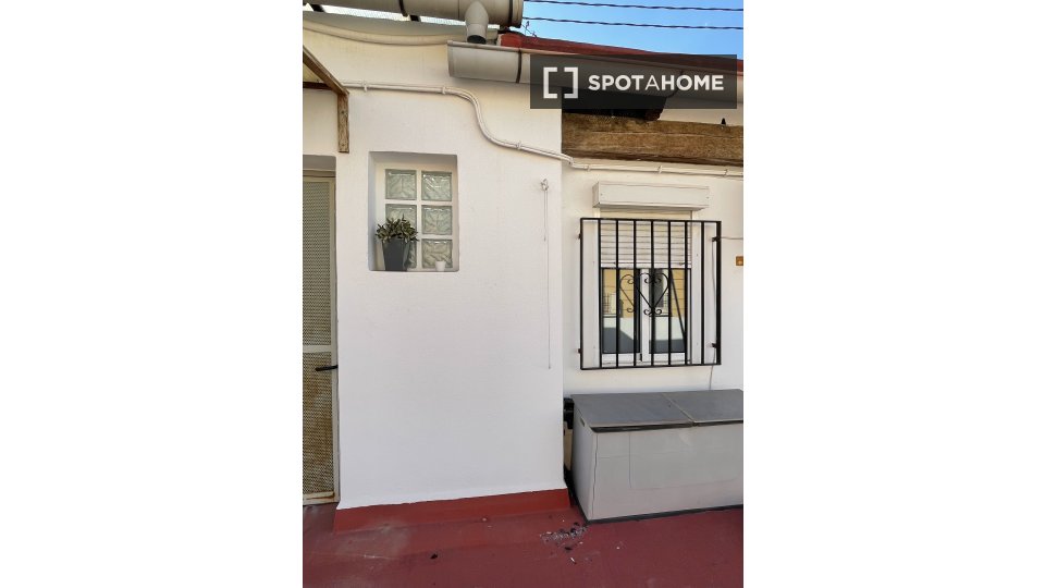Apartment Valencia, 1 bed, 56m² — photo 2