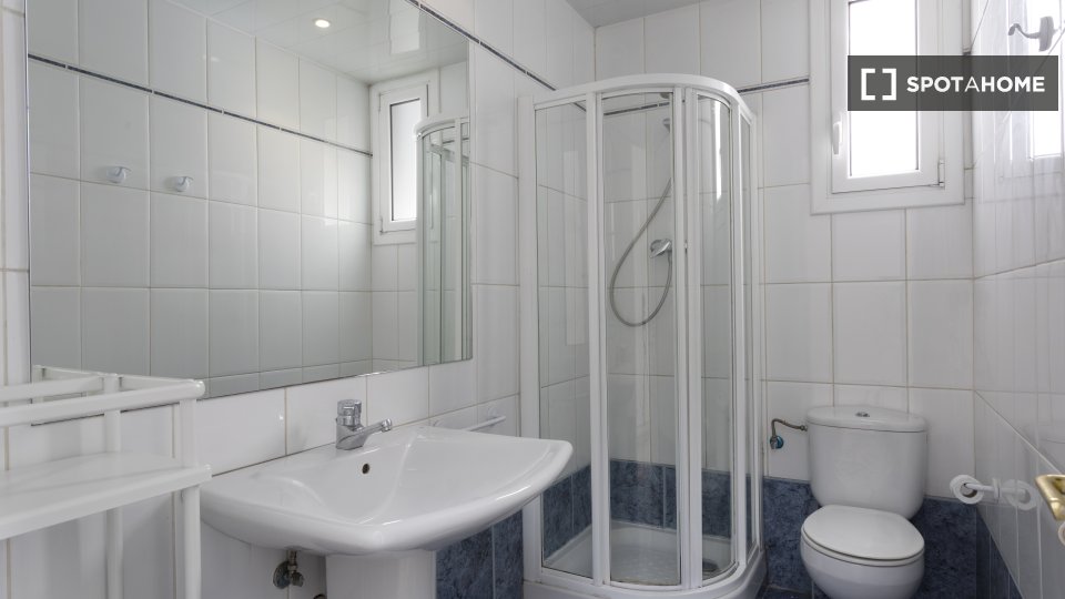 Double room Barcelona, 5 beds, 100m² — photo 8