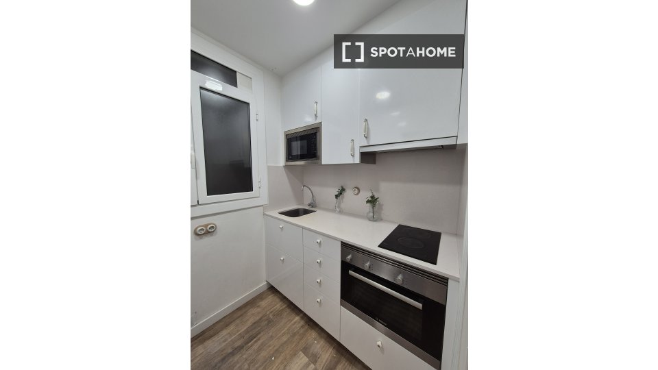 Double room Barcelona, 6 beds, 90m² — photo 5
