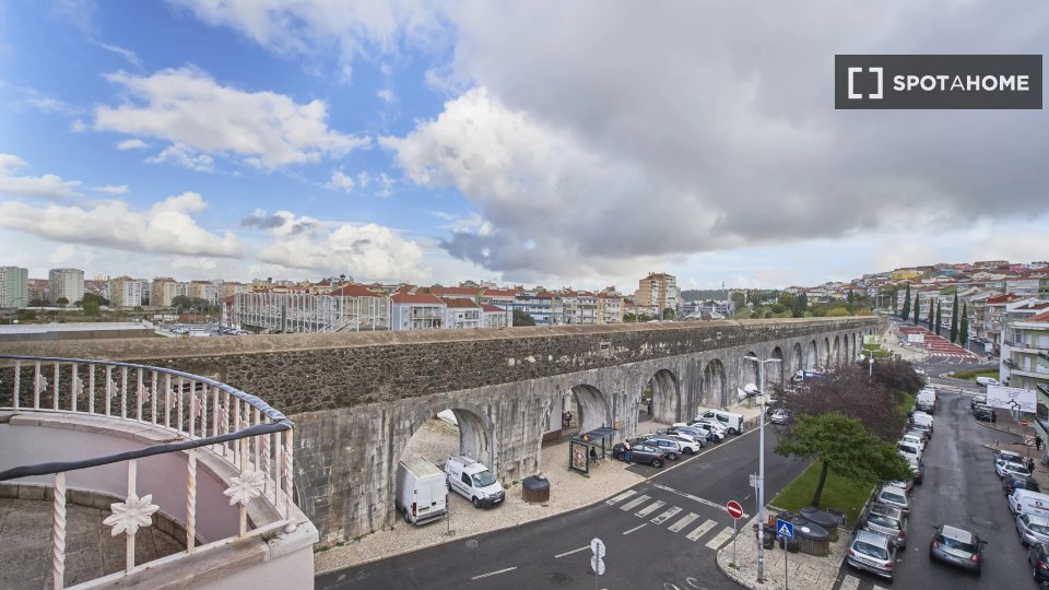 Double room Lisbon, 4 beds — photo 15