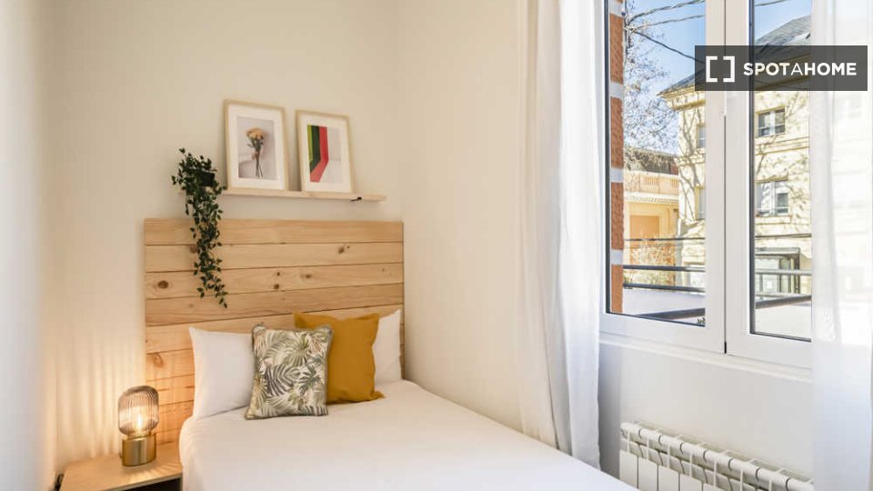 Double room Madrid, 17 beds — photo 47
