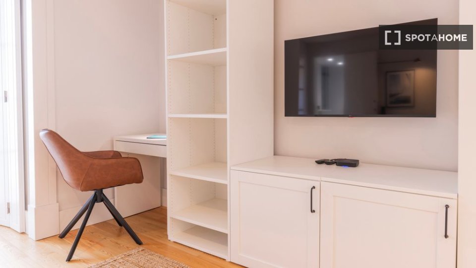 Apartment Lisbon, 1 bed — photo 9