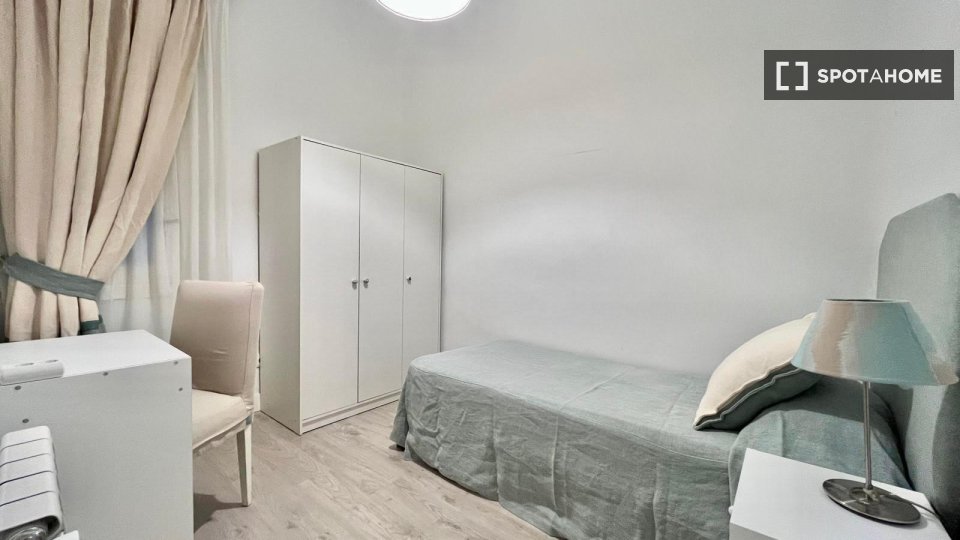Double room Madrid, 6 beds — photo 2