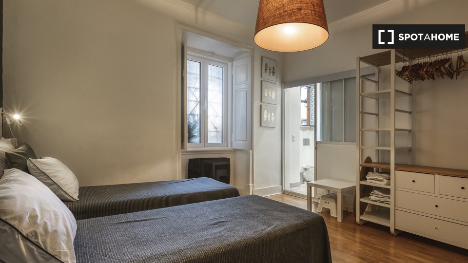 Double room Lisbon, 3 beds, 140m² — photo 2