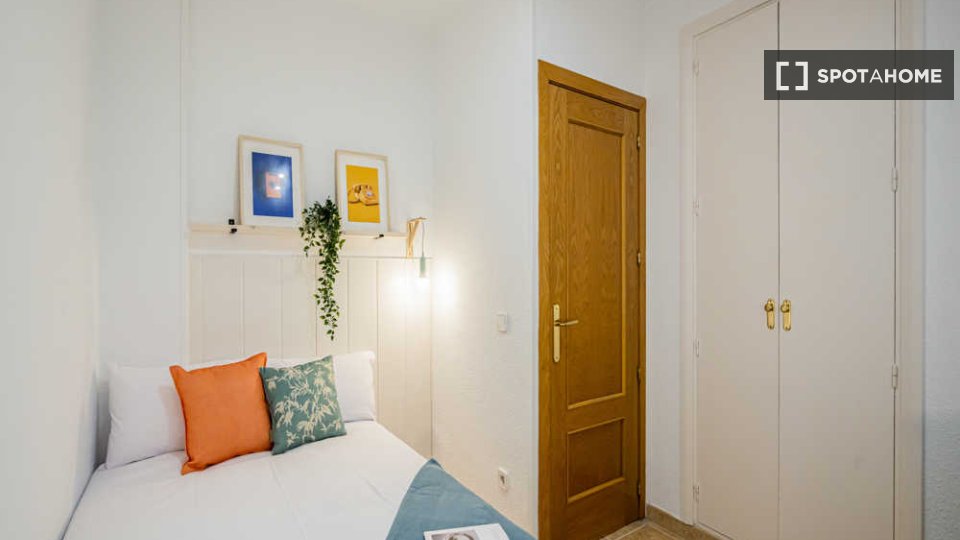 Double room Madrid, 25 beds — photo 30