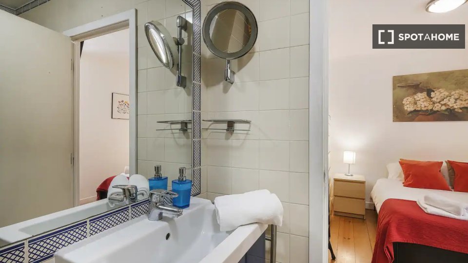 Apartment Lisbon, 1 bed — photo 16