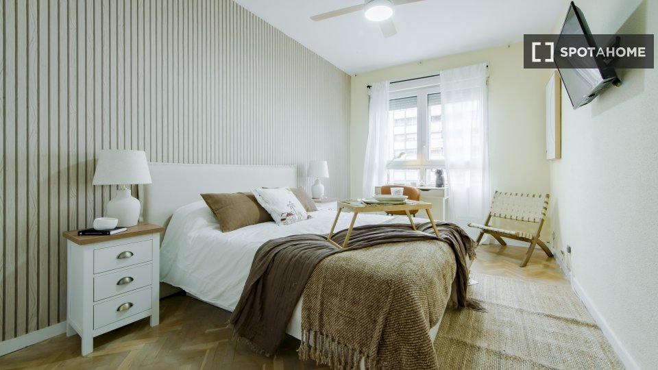 Double room Madrid, 11 beds, 250m² — photo 20