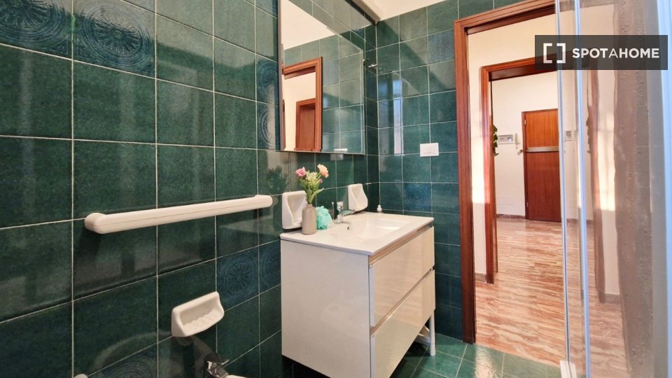 Double room Bologna, 3 beds — photo 5
