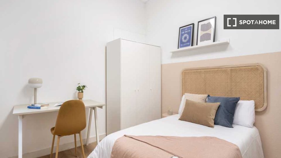 Double room Madrid, 12 beds — photo 3