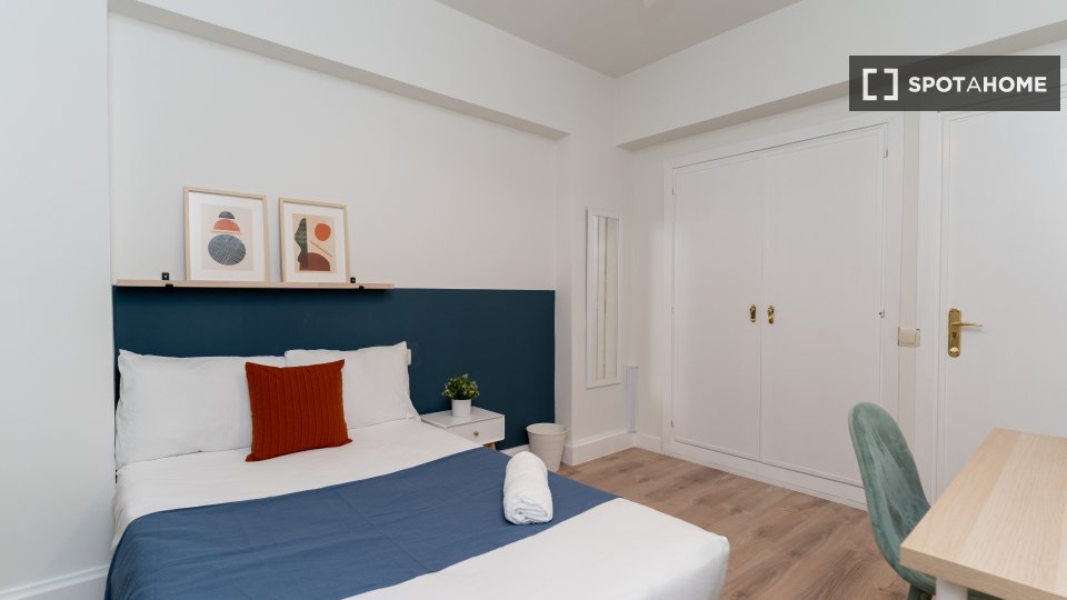 Double room Madrid, 5 beds — photo 4