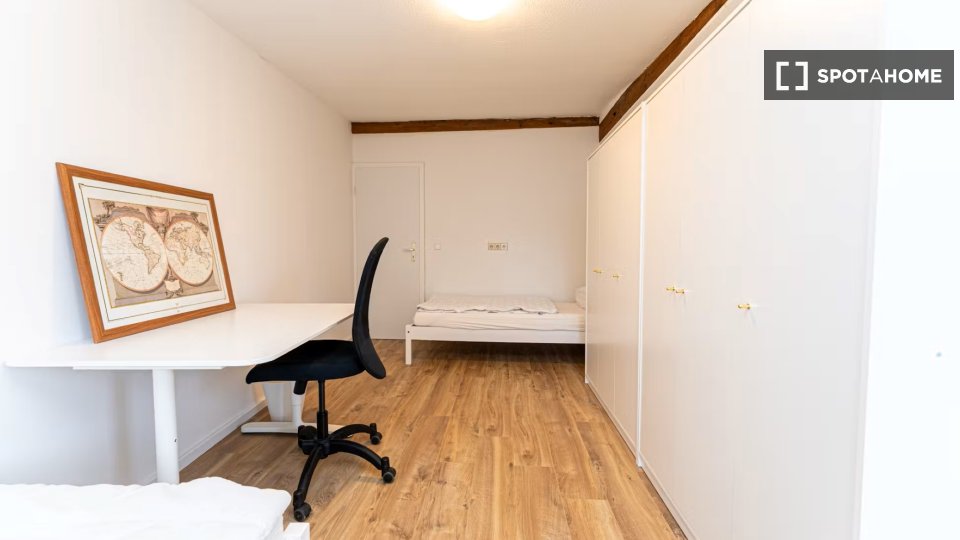 Double room Berlin, 10 beds, 120m² — photo 1
