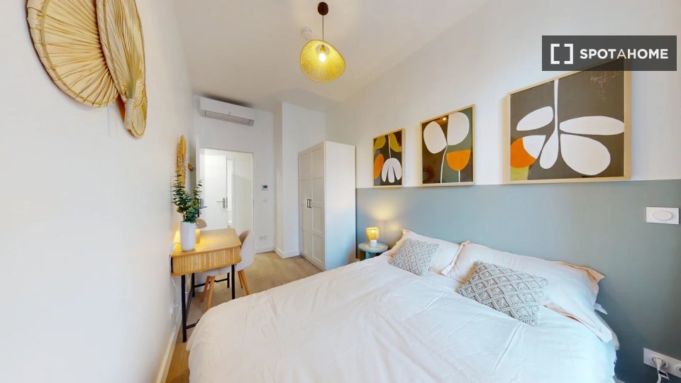 Double room Lyon, 17 beds — photo 52
